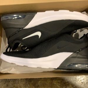 Nike air max motion 2